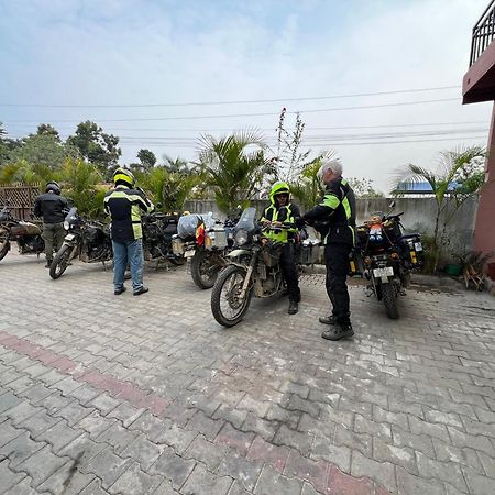 Ama Garden Sauraha Hotel Eksteriør billede