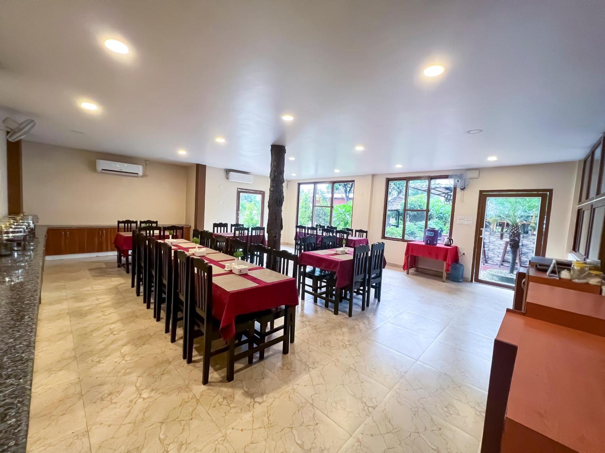 Ama Garden Sauraha Hotel Eksteriør billede