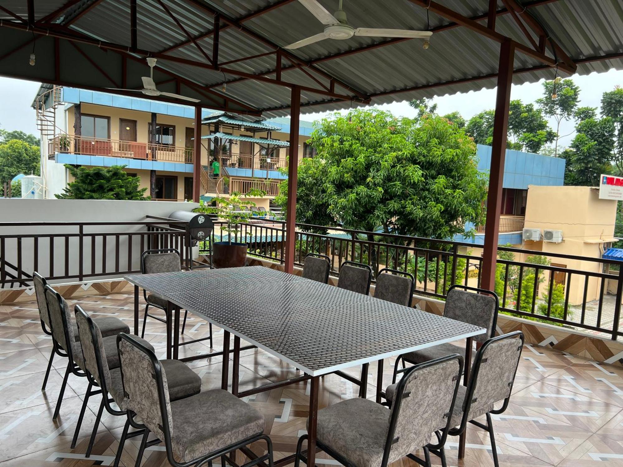 Ama Garden Sauraha Hotel Eksteriør billede