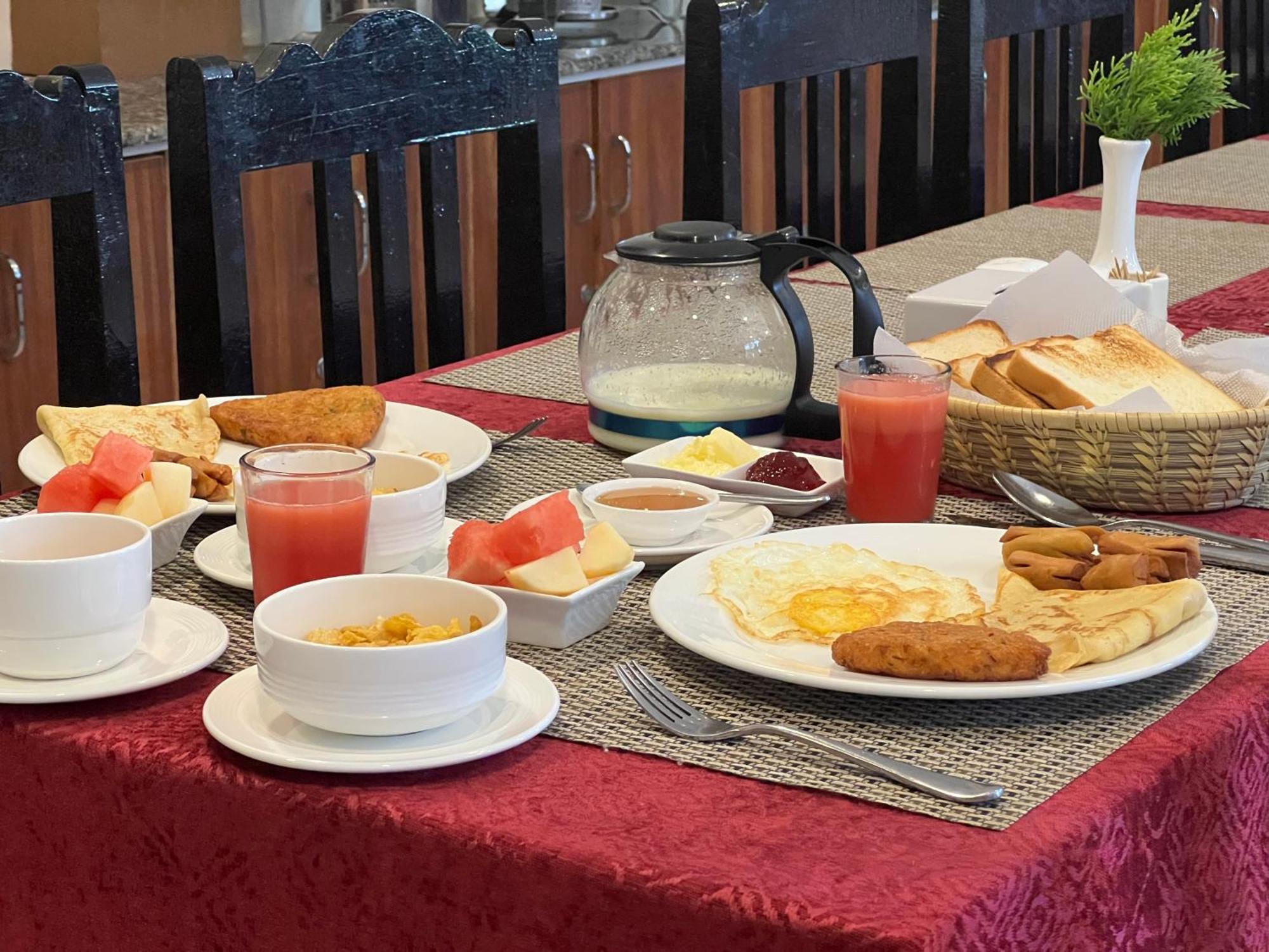 Ama Garden Sauraha Hotel Eksteriør billede